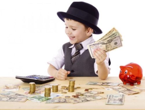 В каком возрасте пора познакомить своего ребенка с деньгами?